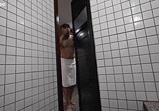 लैटिना काउगर्ल सौना अपमान में काला लंड चढ़ती है