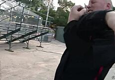 क्या ये ब्लॉन्ड बीबीडब्ल्यू अपने कोच को सेड्यूस कर सकती है?