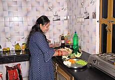 अमेचर बीबीडब्ल्यू किस करती है और बड़े गैंड पर चोदाई