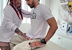 मेरी गर्म मरीज को वाइल्ड सेशन के लिए चोद रहा हूं