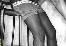 हाय गाइज़, ये शादीशुदा ब्रूनेट काम पर बिल्डर को अपनी बड़ी गांड देती 😏