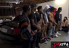 हॉट लातीना एलिजा इबारा ग्लोरीहोल और 3सम में शाइन करती है।