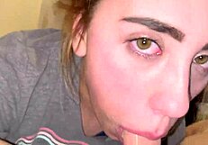 सलोपी ब्लोजॉब के साथ फेस फकिंग और गैगिंग