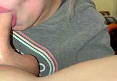 सलोपी ब्लोजॉब के साथ फेस फकिंग और गैगिंग