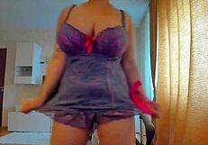 Webcam Model With Big Boobs And Natural Tits Shows Off Her Sexy Body