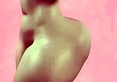 In the story, 2B shakes her big ass seductively by the poolside