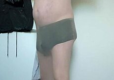 Carmen nylonjunge probiert nylon f�r ganzk�rper