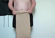 Carmen nylonjunge probiert nylon f�r ganzk�rper