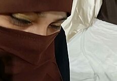 हॉट ठरकी मुस्लिम दिदि ने अपने सौतेले भाई से बेडवर हिजाब उठाकर चुदाई करवाली, bending over in doggystyle anal.