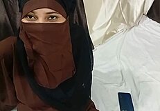 हॉट ठरकी मुस्लिम दिदि ने अपने सौतेले भाई से बेडवर हिजाब उठाकर चुदाई करवाली, bending over in doggystyle anal.