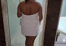 She couldn't resist the urge in the gym sauna and went for solo ass play