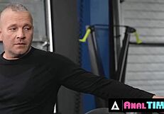 परफेक्ट बस्टी बेब मोनिका फॉक्स जिम में बिग कॉक से हार्ड एनल डीपी एंड्योर करती है