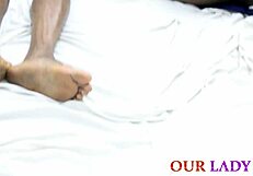 कोरपर लगोस कूगर की मोटी चूत मोटल में खोजता है