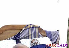 कोरपर लगोस कूगर की मोटी चूत मोटल में खोजता है