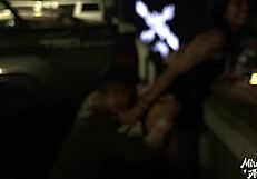 miroslava se deja chupar la chocha por un desconocido en un estacionamiento