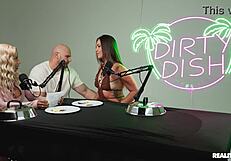 Dirty dish kelsi monroe gets reality kings cumshot interview.