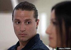 प्रेग्नेंट मिल्फ को पड़ोसी का मोटा लंड भाता है!