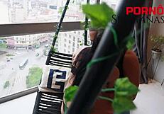 vendedor de rua entra no flat da puta para ass shaking e gaping