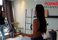 vendedor de rua entra no flat da puta para ass shaking e gaping