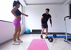 Bellattrix Engages In Roleplay Sex With Gym Trainer For Cumshot Facial