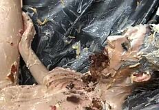 क्या ये खाने से सनी हुई गंदी लेस्बियन उंगली डालते हुए गर्म कर रही?