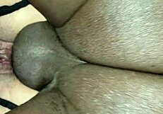 ककॉल्ड हसबैंड अपनी वाइफ को चोदते हुए फिल्म करता है जो जोर से मोज़िंग करती है इंटररेसियल होममेड सेक्स