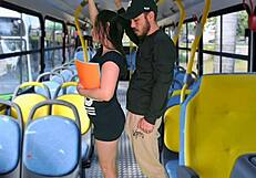 छात्रा बस पर पब्लिक में चोदी गई