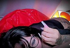 sem piedade garota fitness usada para o prazer dele buceta e garganta profunda até engolir tudo