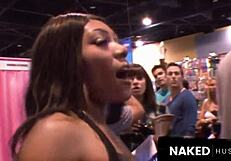 खुली धूप में कई 12 इंच लंड चूसते हुए कमशॉट के साथ