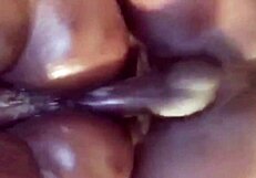 Comendo a buceta e o cu da vi�va no vel�rio do marido