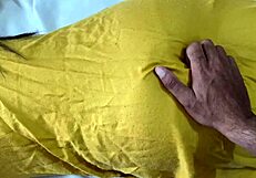 सुंदर इंडियन सौतेली माँ को रियल सौतेले बेटे ने कड़ी चूत चुदाई में चोदा, हिंदी ऑडियो के साथ