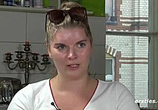 Azubi from Düsseldorf masturbates passionately in front of the camera