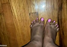 Toe Fetish Babe Commands Mouth Sucking