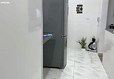 Empregada adora deixar tudo limpinho para seu patrão ela ama provocar com esse shortinho curtinho