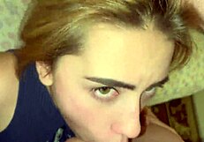 सुंदर बेब स्लॉपी फेसफक सेशन को एंड्योर करती है