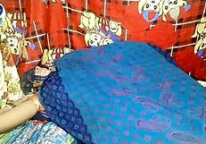 desi rashi aunty lifts saree for fingering in hospital roleplay