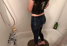 Amateur experiences pee desperation and golden shower in shower