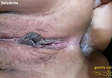 Marido n�o aguentou e encheu meu cuzinho de porra