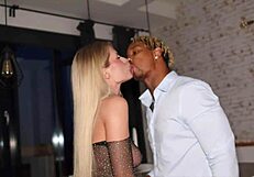 रिच मिल्फ पति के ट्रिप पर हॉट BBC का इंतजार करती है