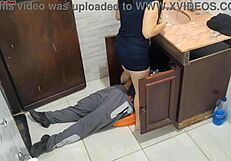 Confiei Na Minha Esposa Para Receber O Encanador