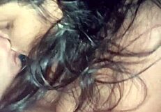 Mi maestra colombiana chupa mi verga hasta obtener un dulce orgasmo con creampie.