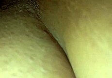 Mi maestra colombiana chupa mi verga hasta obtener un dulce orgasmo con creampie.