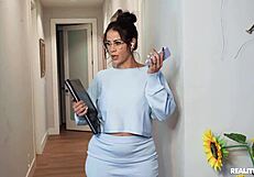 फ्रीयूज स्टेपमॉम होम से वर्क करती है रियलिटी किंग्स