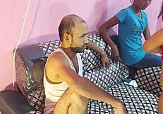 दोस्तों के ग्रुप सीन में वो इतनी हॉट लग रही