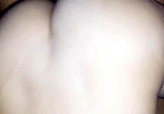 gostosa sentando no pau de costas ganha leite na bucetinha