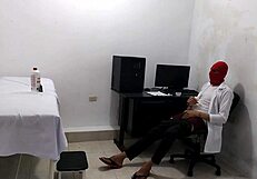 लैसी लंडन रफ इंटररेशियल फेसफक झेलती थूक और गांड चाट के साथ