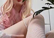 Fetish feet mistress elza koms offers financial domination sessions