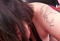 mi madrastra adora tragar semen por las mañanas