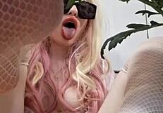 Fetish feet mistress elza koms offers financial domination sessions