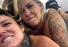 E quando fazemos daquele jeito um sexo bem gostoso a tres com as bucetas latejando doidos quase gozando os tres gozando juntos muito gostoso que chega da moleza